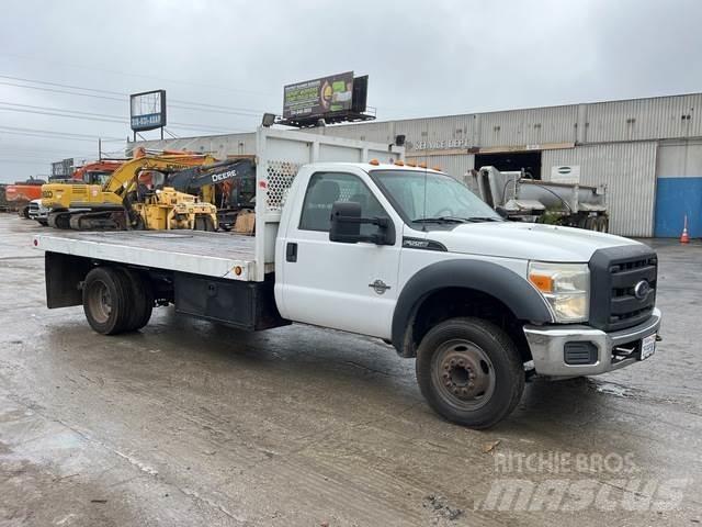 Ford F-550 Platformas/izkraušana no sāniem