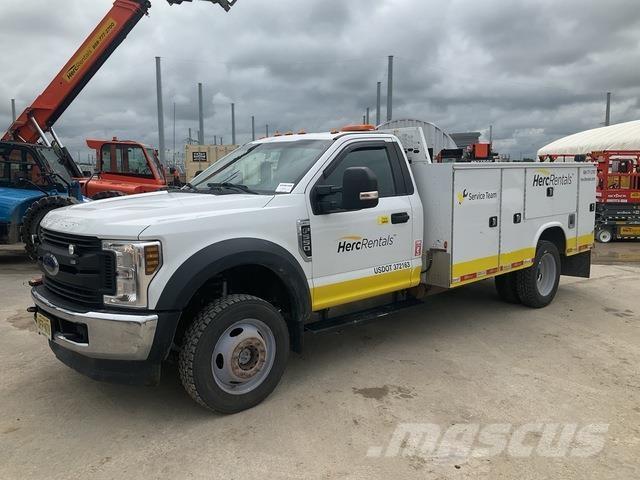 Ford F-550 Autocisterna