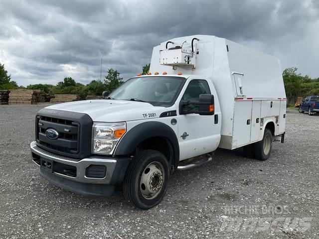 Ford F-550 Vieglais kravas automobilis/izkraušana no sāniem