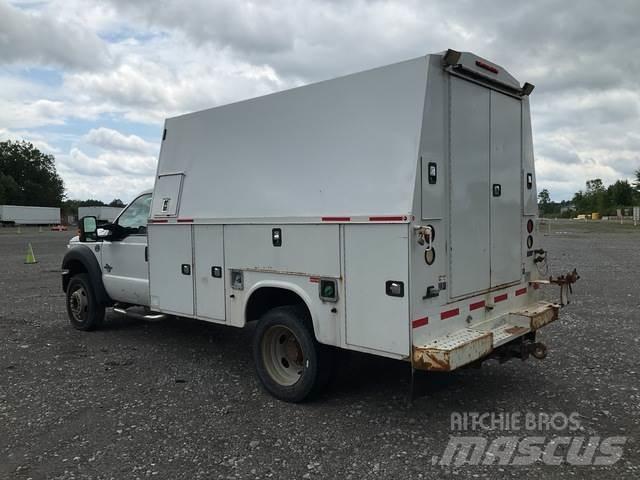 Ford F-550 Vieglais kravas automobilis/izkraušana no sāniem