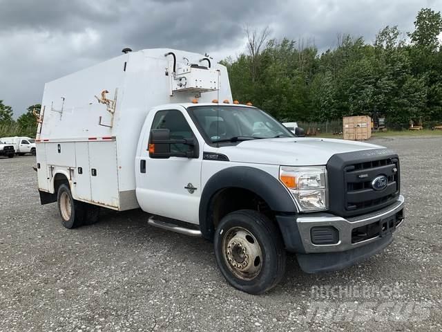 Ford F-550 Vieglais kravas automobilis/izkraušana no sāniem