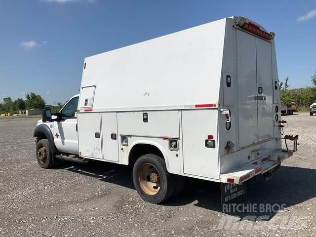 Ford F-550 Vieglais kravas automobilis/izkraušana no sāniem