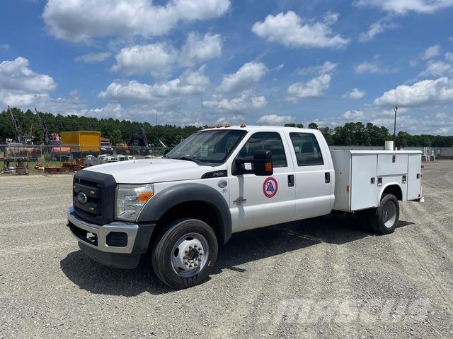 Ford F-550 Vieglais kravas automobilis/izkraušana no sāniem