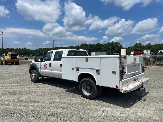 Ford F-550 Vieglais kravas automobilis/izkraušana no sāniem