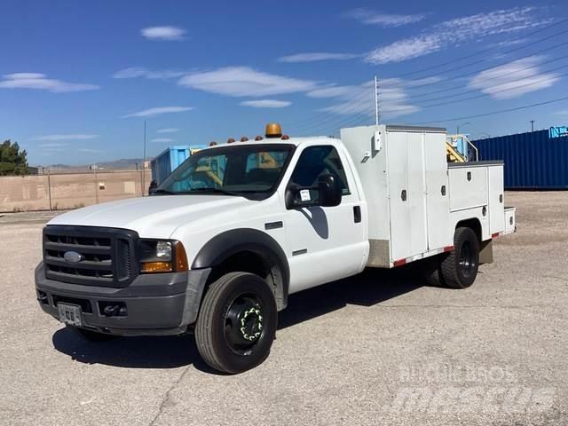 Ford F-550 Vieglais kravas automobilis/izkraušana no sāniem