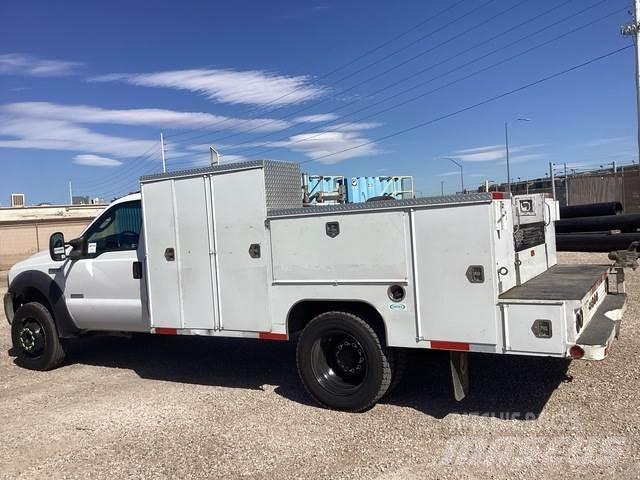 Ford F-550 Vieglais kravas automobilis/izkraušana no sāniem