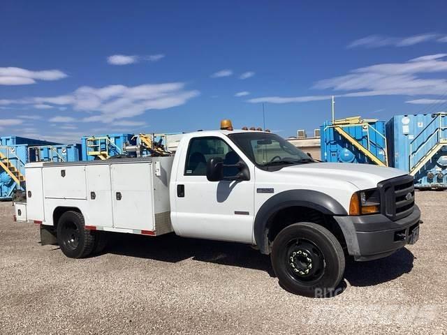 Ford F-550 Vieglais kravas automobilis/izkraušana no sāniem