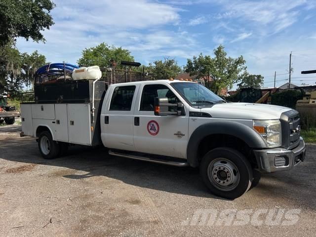 Ford F-550 Vieglais kravas automobilis/izkraušana no sāniem