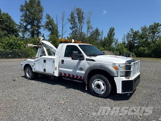 Ford F-550 Evakuators ar manipulatoru