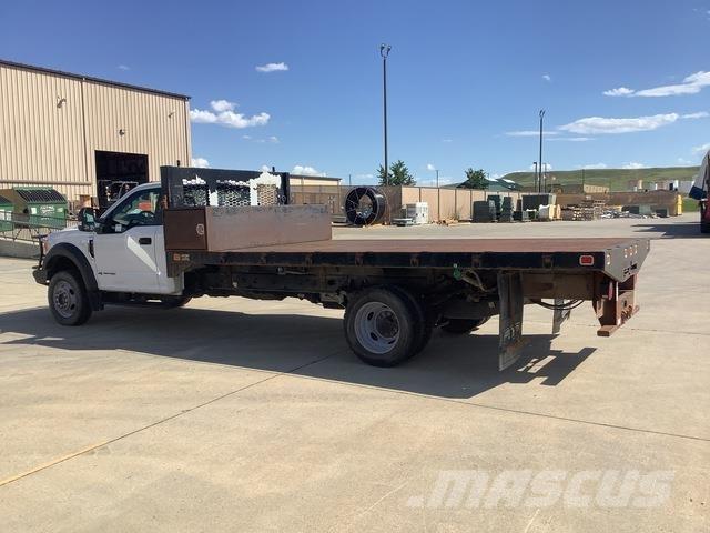 Ford F-550 Platformas/izkraušana no sāniem