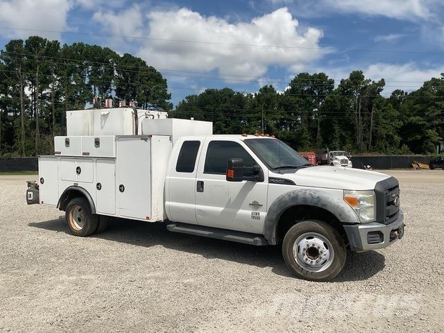 Ford F-550 Autocisterna