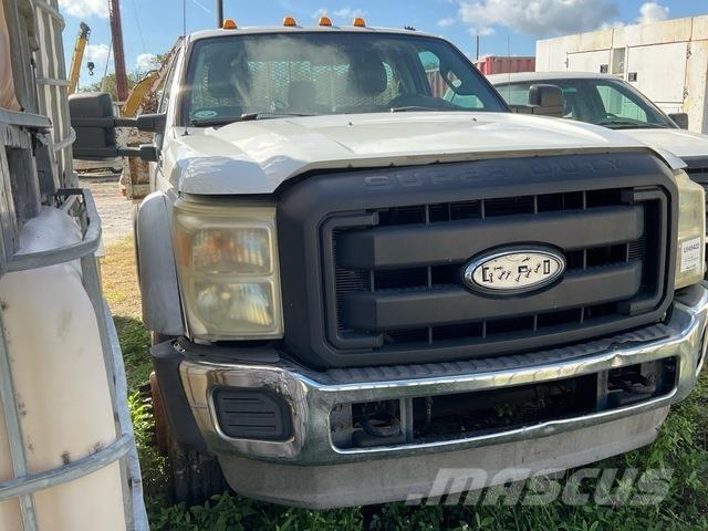 Ford F-550 Platformas/izkraušana no sāniem