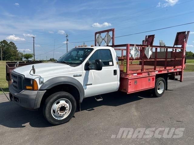 Ford F-550 Platformas/izkraušana no sāniem