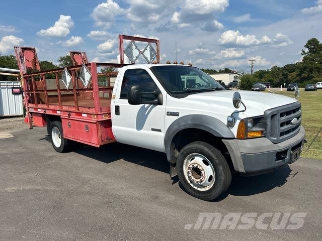 Ford F-550 Platformas/izkraušana no sāniem