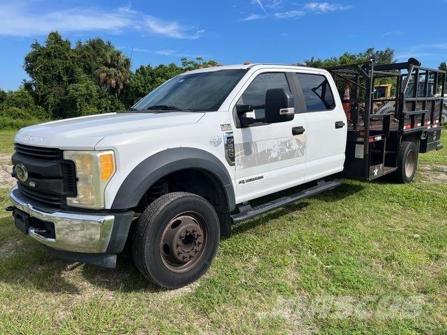 Ford F-550 Vieglais kravas automobilis/izkraušana no sāniem