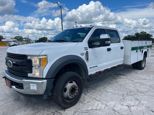 Ford F-550 Vieglais kravas automobilis/izkraušana no sāniem