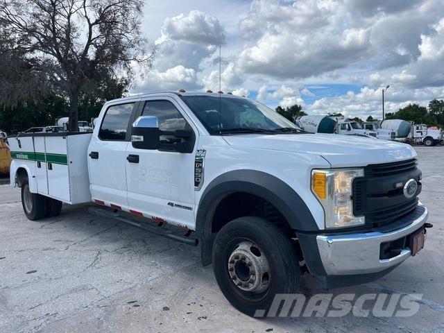 Ford F-550 Vieglais kravas automobilis/izkraušana no sāniem