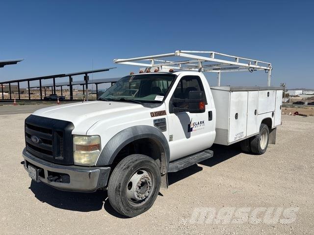 Ford F-550 Vieglais kravas automobilis/izkraušana no sāniem