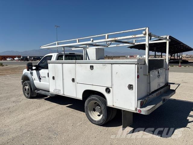 Ford F-550 Vieglais kravas automobilis/izkraušana no sāniem