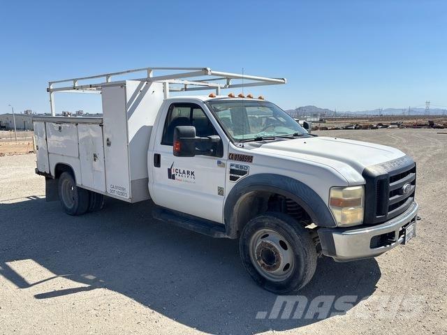 Ford F-550 Vieglais kravas automobilis/izkraušana no sāniem