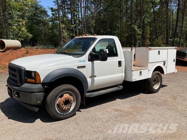 Ford F-550 Vieglais kravas automobilis/izkraušana no sāniem