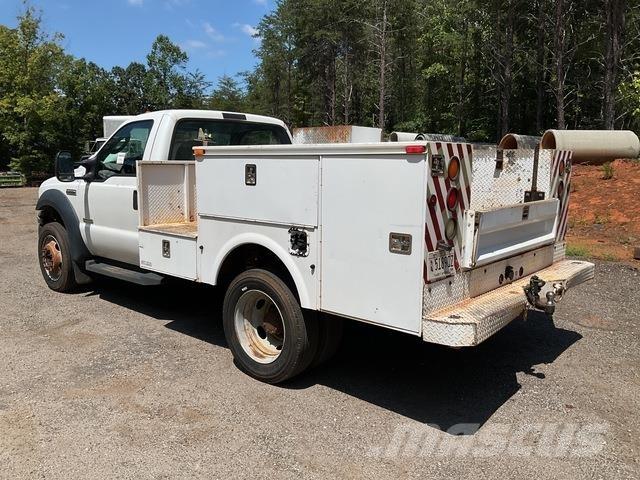 Ford F-550 Vieglais kravas automobilis/izkraušana no sāniem