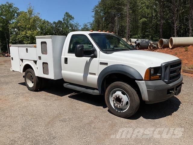 Ford F-550 Vieglais kravas automobilis/izkraušana no sāniem
