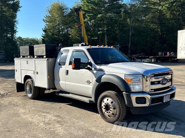 Ford F-550 Vieglais kravas automobilis/izkraušana no sāniem