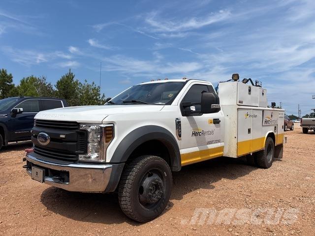 Ford F-550 Autocisterna