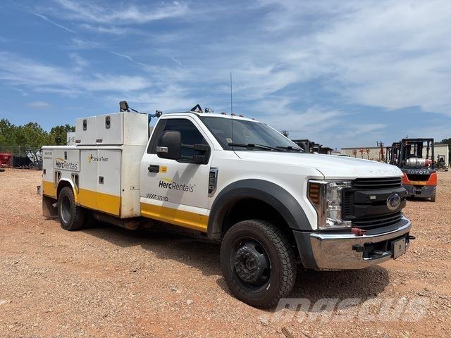 Ford F-550 Autocisterna