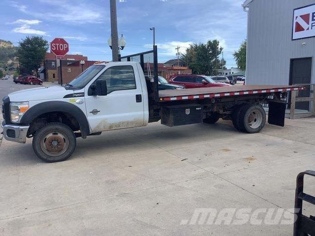 Ford F-550 Pašizgāzējs