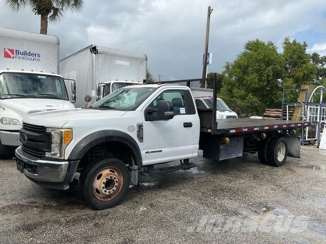 Ford F-550 Pašizgāzējs
