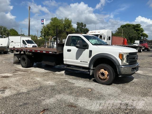 Ford F-550 Pašizgāzējs