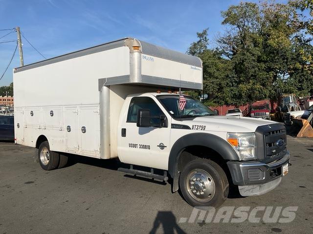 Ford F-550 Autocisterna