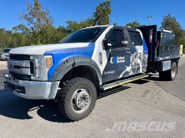 Ford F-550 Platformas/izkraušana no sāniem