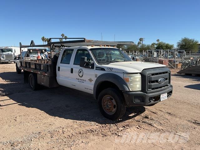 Ford F-550 Platformas/izkraušana no sāniem