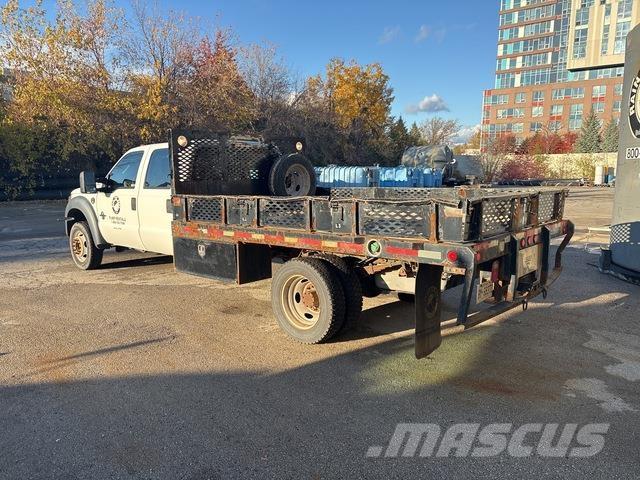 Ford F-550 Platformas/izkraušana no sāniem