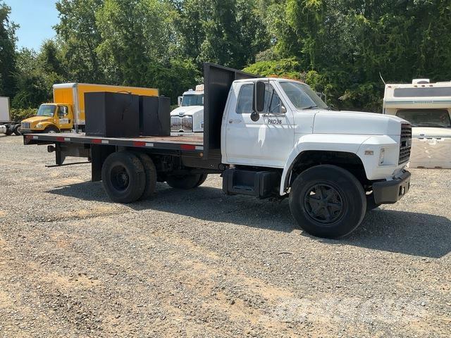 Ford F-600 Platformas/izkraušana no sāniem