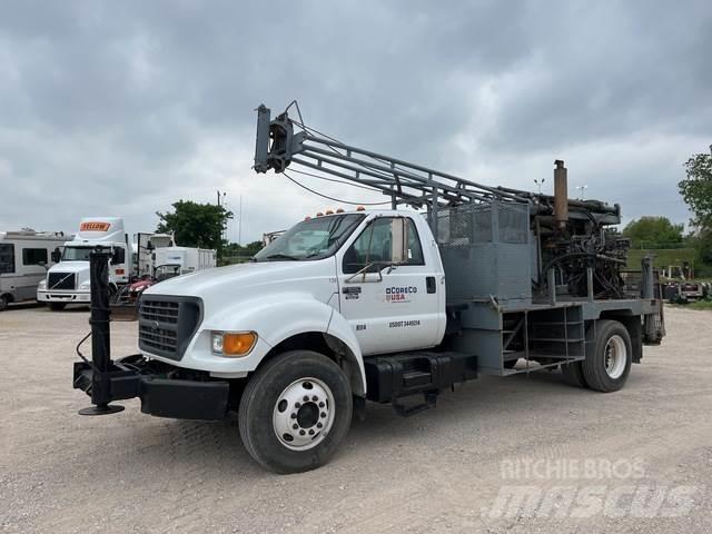 Ford F-650 Mobilās urbšanas platformu automašīnas