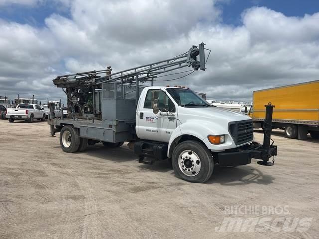 Ford F-650 Mobilās urbšanas platformu automašīnas