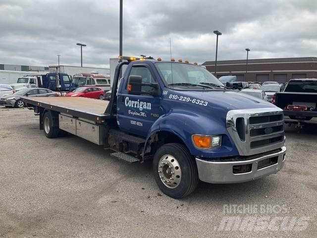 Ford F-650 Evakuators ar manipulatoru