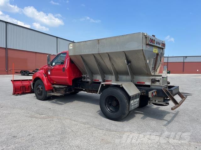Ford F-650 Sniega naži un tīrītāji