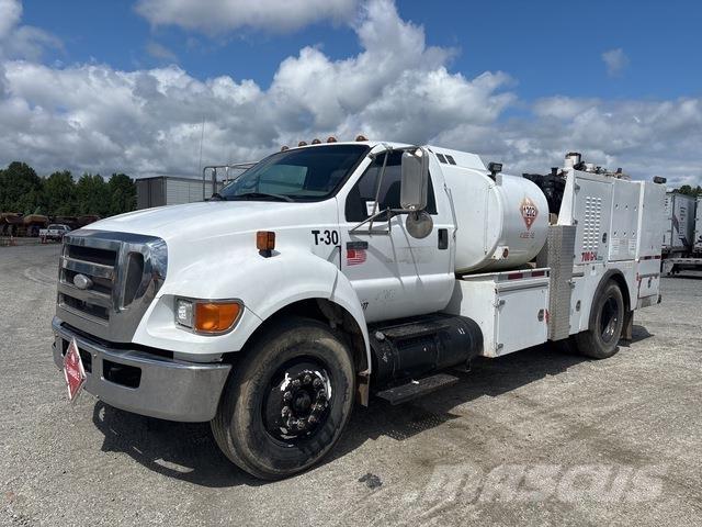 Ford F-650 Autocisterna
