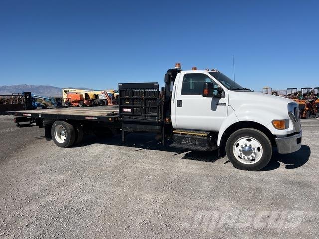 Ford F-650 Evakuators ar manipulatoru
