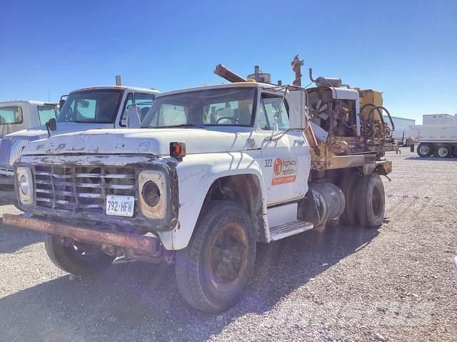 Ford F-700 Mobilās urbšanas platformu automašīnas