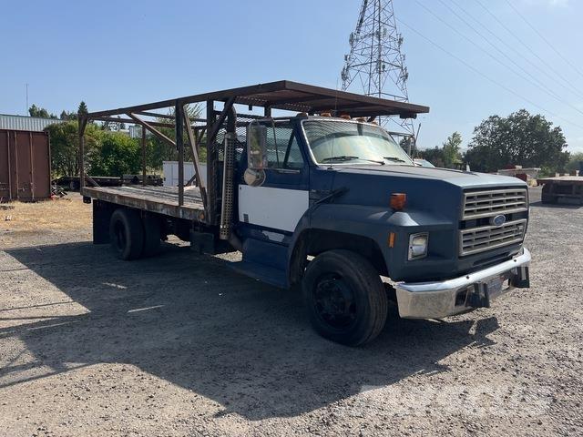 Ford F-700 Platformas/izkraušana no sāniem
