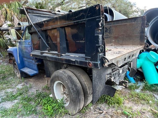 Ford F-700 Pašizgāzējs