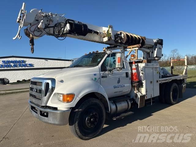 Ford F-750 Mobilās urbšanas platformu automašīnas