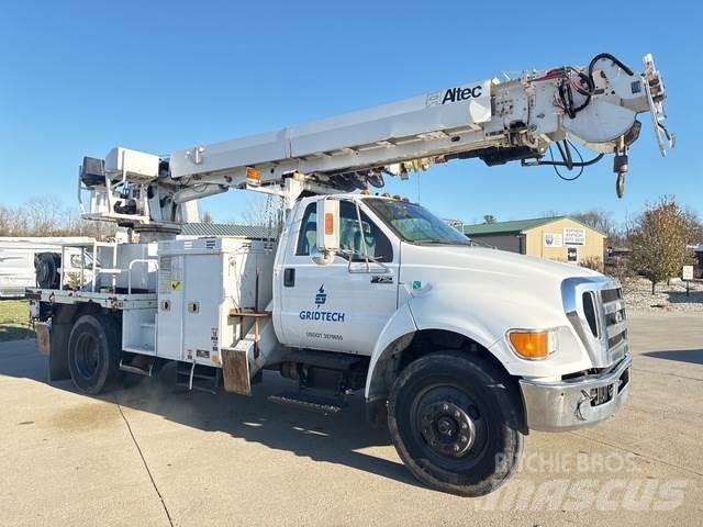 Ford F-750 Mobilās urbšanas platformu automašīnas