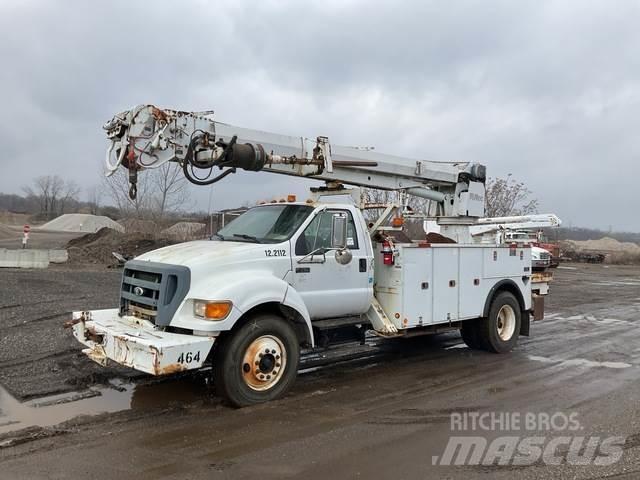 Ford F-750 Mobilās urbšanas platformu automašīnas